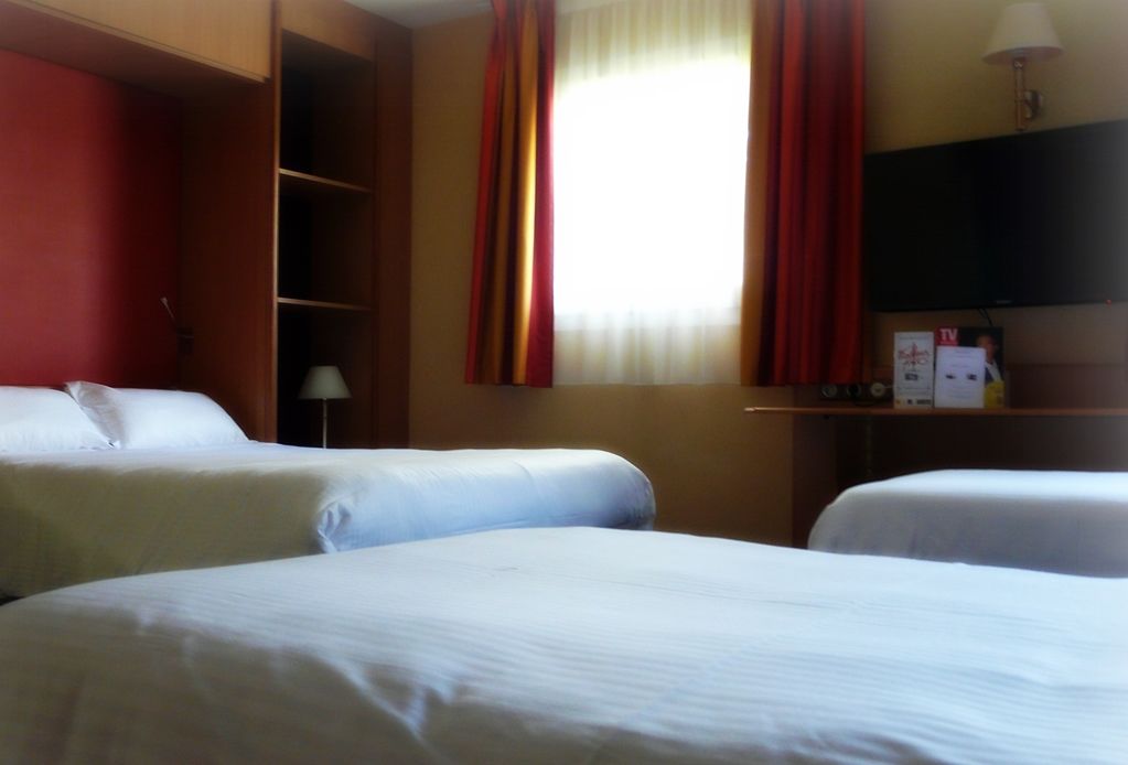 Kyriad Nantes Sud - Bouaye Aeroport Hotel Room photo